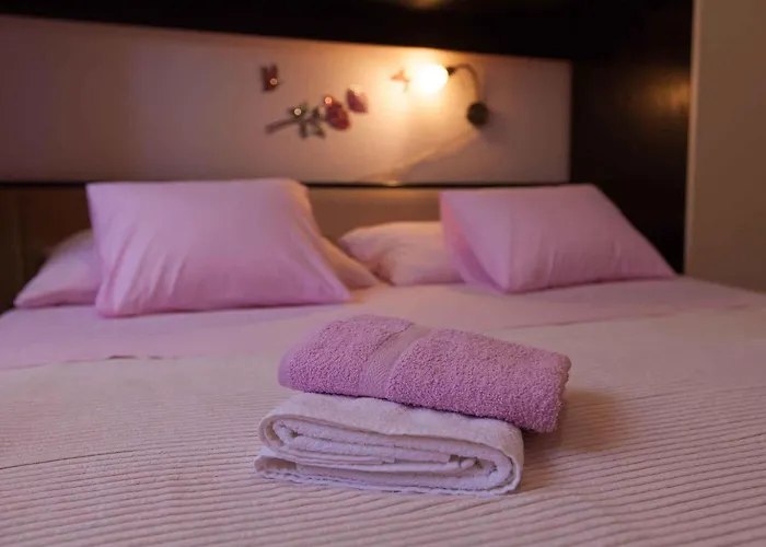 In With Two-bedrooms 2 *
