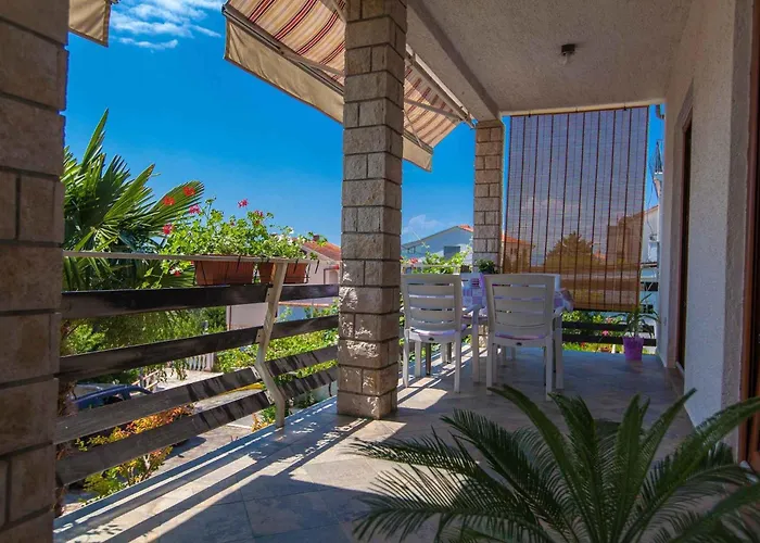 In With Two-bedrooms 2 * Jadranovo
