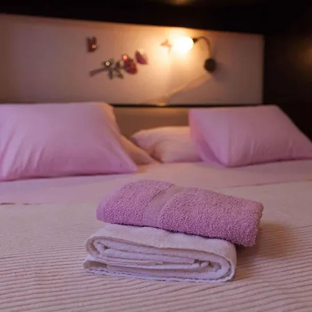 In With Two-bedrooms 2 *