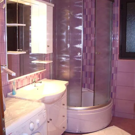 In With Two-bedrooms 2 *