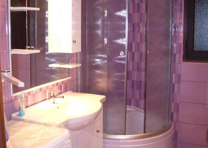 In With Two-bedrooms 2 *